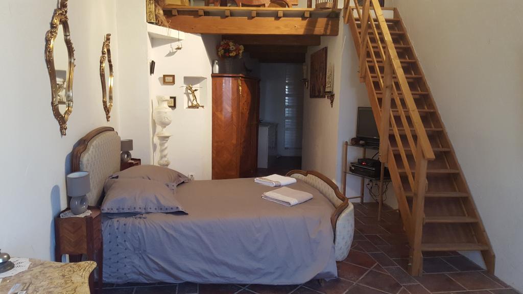 Les Croisees Bed and Breakfast Castillon-du-Gard Zewnętrze zdjęcie